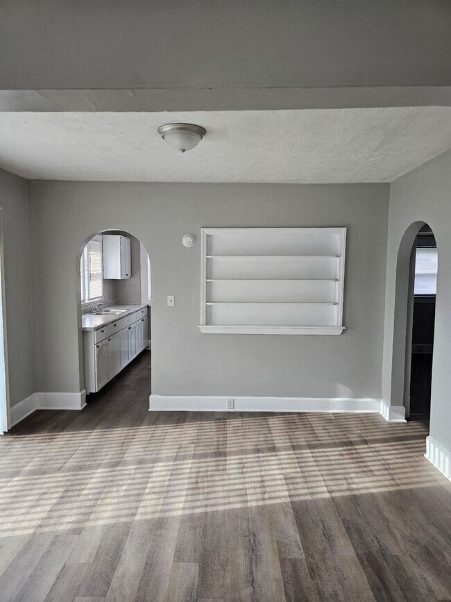 Foto del edificio - 3 Bed 1 Bath with Fence + 1 Gar Garage + Deck