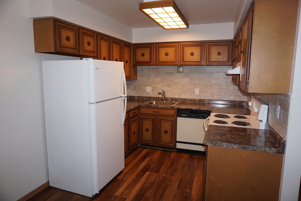 Hartwell Place Apartments 601 N Hartwell Ave Waukesha, WI