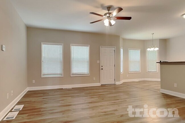 Building Photo - 124 Kings Crossing Ct