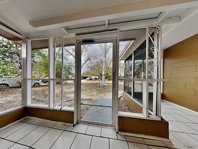Foto del edificio - 2303 Colby Ln