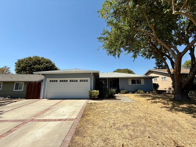 Building Photo - 6109 Golden Dawn Way