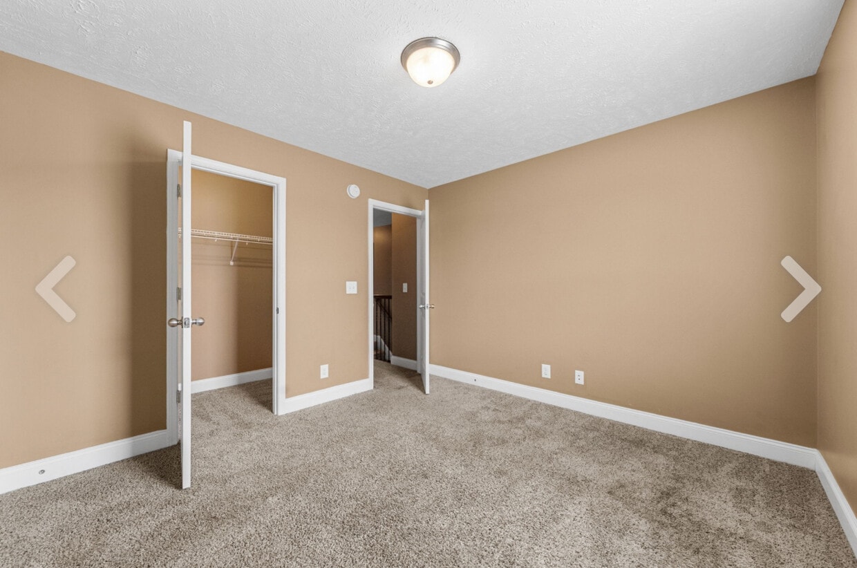 Primary Photo - 546 Falkland Cir