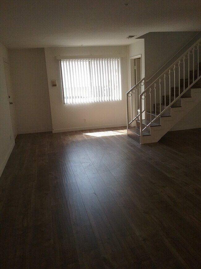 living room - 10839 Hortense St