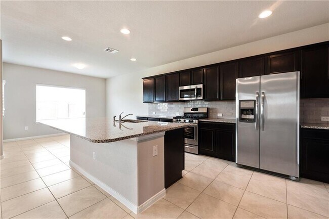 Building Photo - 1161 La Conterra Blvd