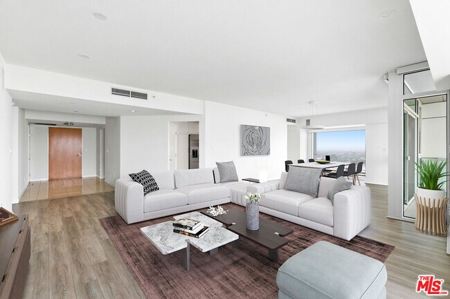 Building Photo - 13600 Marina Pointe Dr