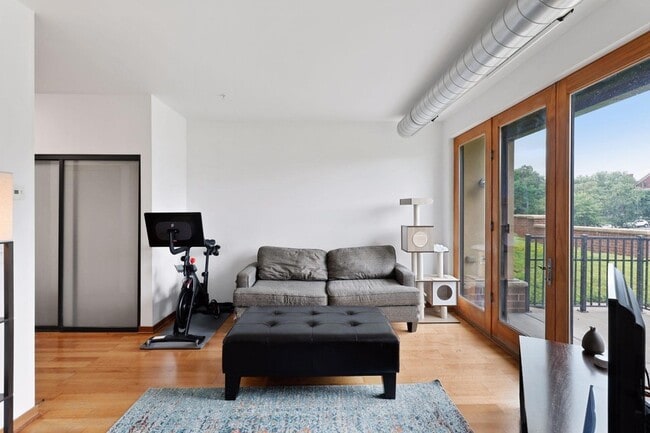 Building Photo - 15 E Franklin Ave