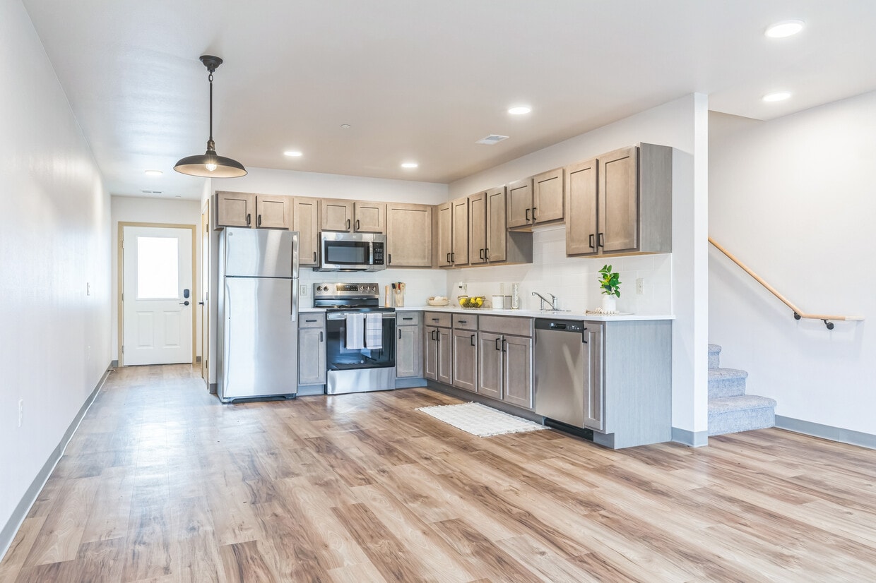 Primary Photo - Lindoo School Apartments-Ladysmith, LLC
