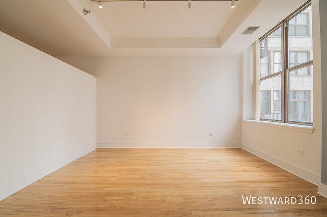 Building Photo - 212 W Washington-709