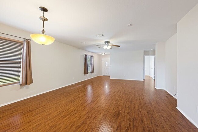 Foto del edificio - 3 bedroom, 2 bath,  car garage 1 story house located in Cibolo-Schertz!