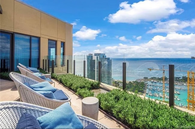 Building Photo - 987 Queen St