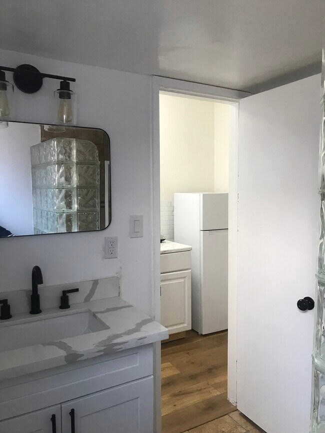 Foto del edificio - 1111 W 127th St