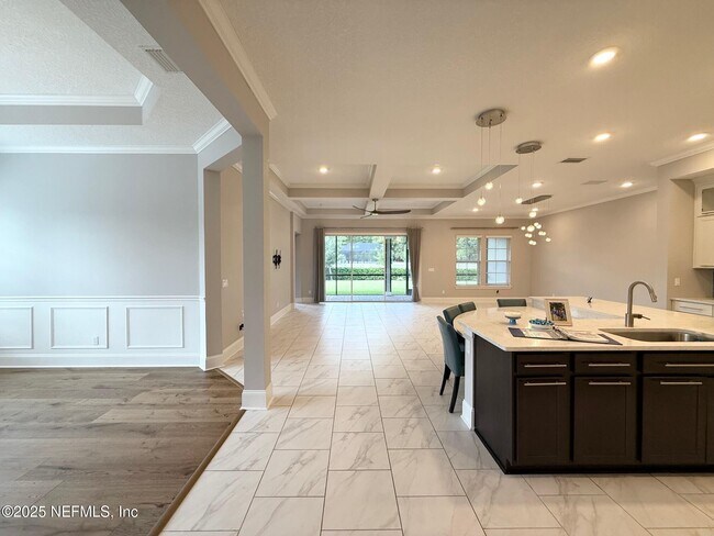 Foto del edificio - 652 Bronson Pkwy