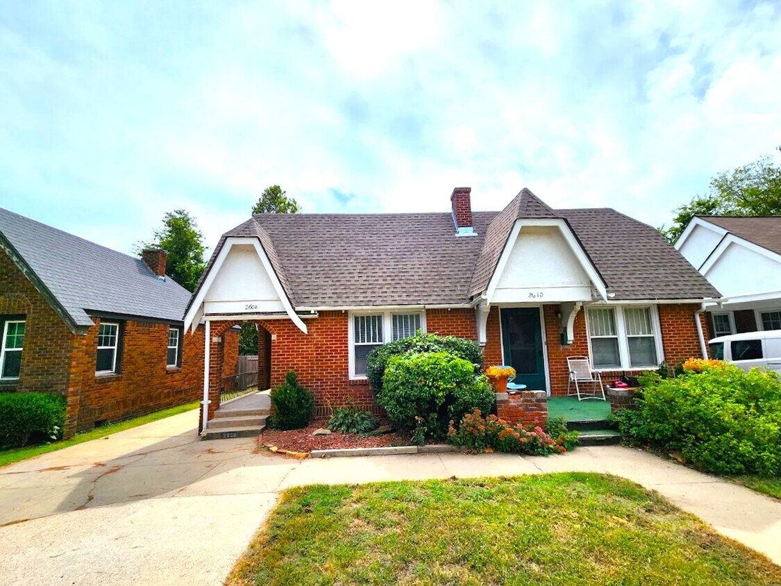 2608 NW 12 - 2608 NW 12