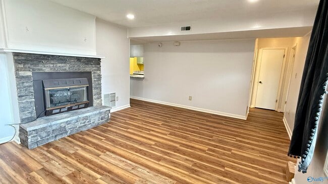 Building Photo - 1217 Catskill Cir SE