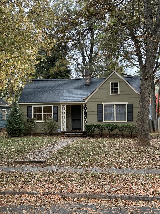 Front of duplex - 710 Walnut Ave