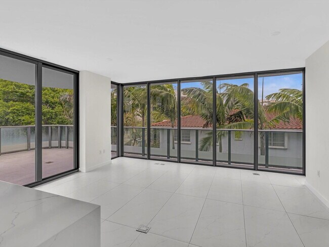 Building Photo - 9901 W Bay Harbor Dr
