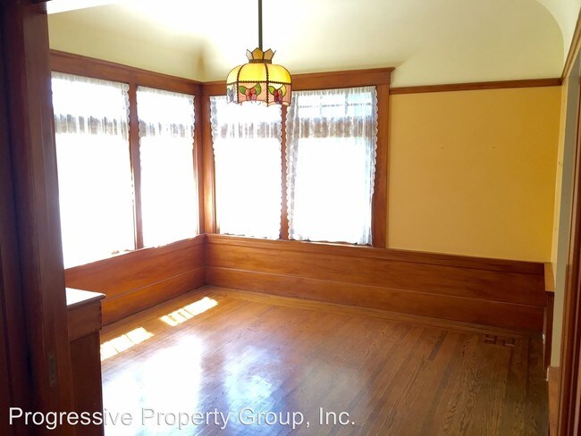 Building Photo - 235 Moncada Way