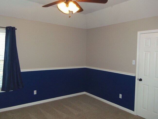 Building Photo - Stunning home with backyard Oasis in Round...