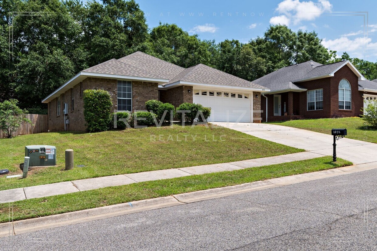 Primary Photo - $500 OFF FIRST MONTH'S RENT! Beautiful 3 B...