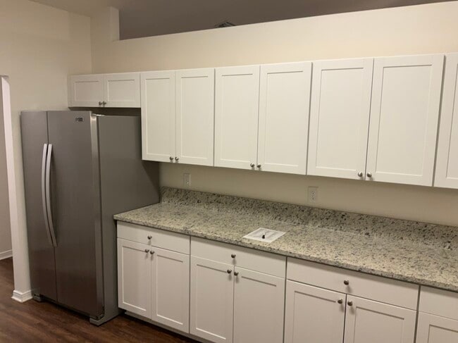 Building Photo - 3256 Silverado Cir