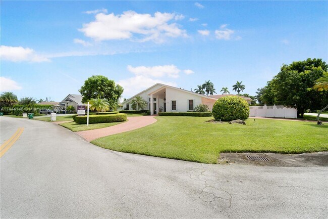 Foto del edificio - 13945 SW 107th Ct