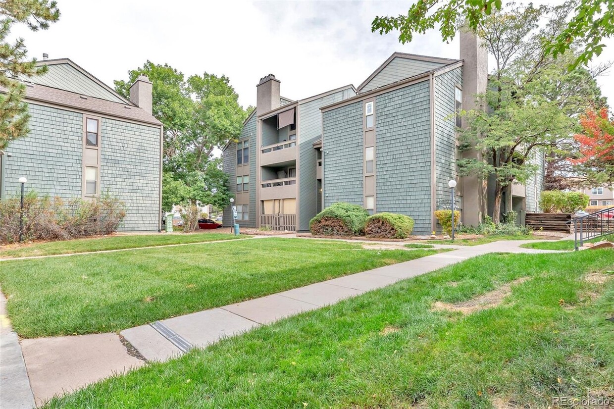 Foto principal - Spacious 2Bd/2Ba Townhome with Loft
