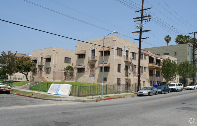Building Photo - La Reina Apartments