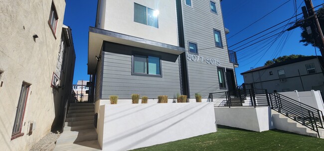 Foto del edificio - 5077 Pickford St