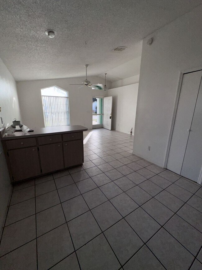 Foto del edificio - Nice 3 bedroom, 2 bath single family home