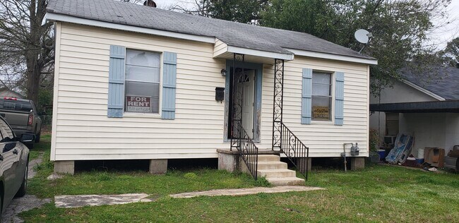Frente - 3108 Wagner St