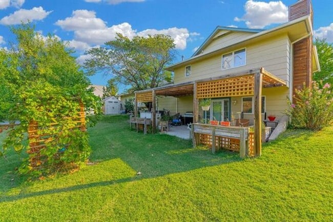 Building Photo - Large Family home in Chelsea Est. just SW ...