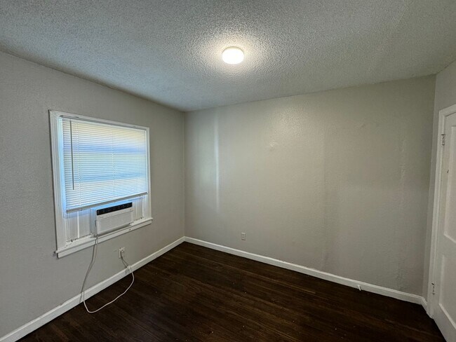 Foto del edificio - $495 - 1 bed 1 bath - Duplex