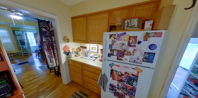 Foto del edificio - 3D Tour Available - Close to City Park + Garage Parking + Washer & Dryer! Available August 5th!