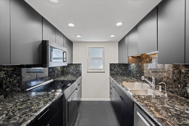 Foto del edificio - 689 NE 6th Ct