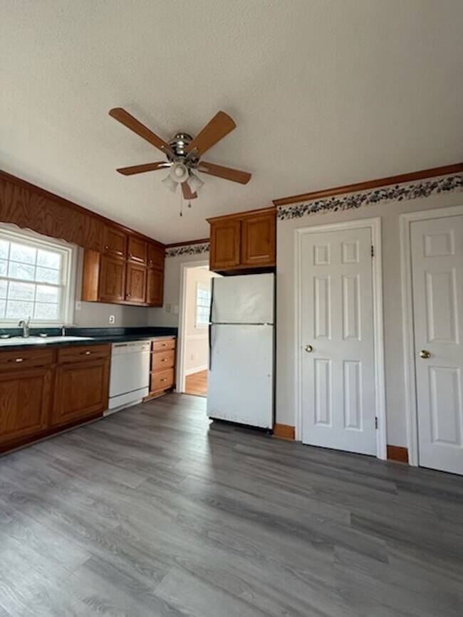 Building Photo - 3 bed, one bath house in Mebane