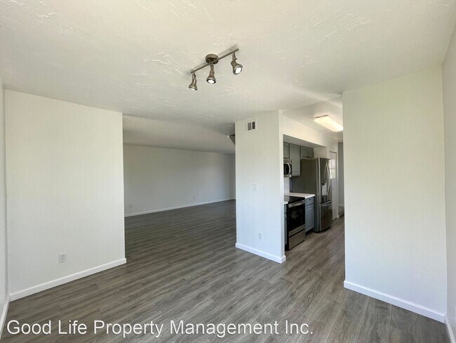 Foto del edificio - 3 br, 2 bath House - 7452 Tooma St #130