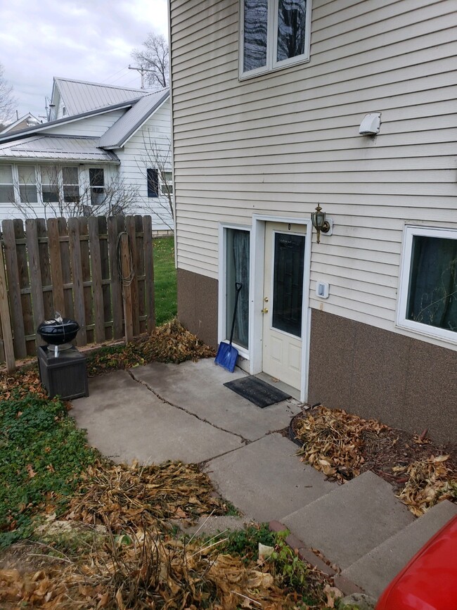 Building Photo - 521 1st St