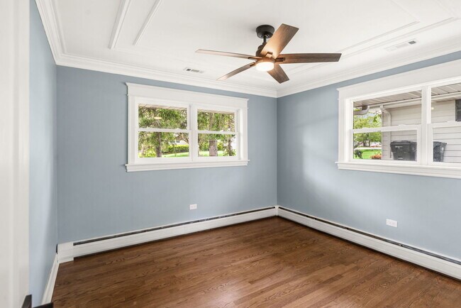 Building Photo - 1010 W Elm St