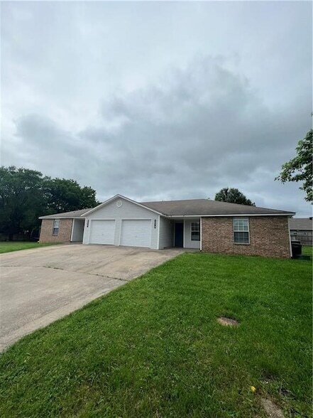 Foto principal - 1374 N Chickadee Ave