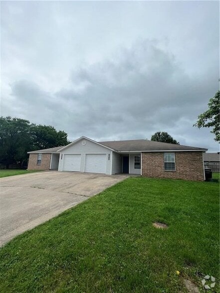 Building Photo - 1374 N Chickadee Ave