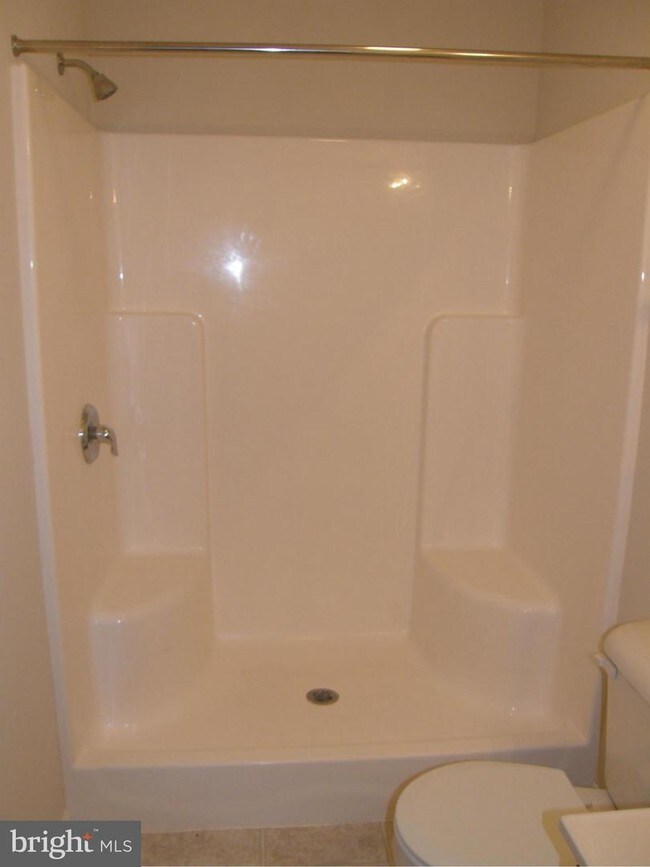 Foto del edificio - 223 Crown Ct