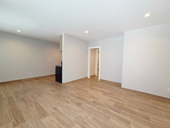 Building Photo - 20301 Cohasset St