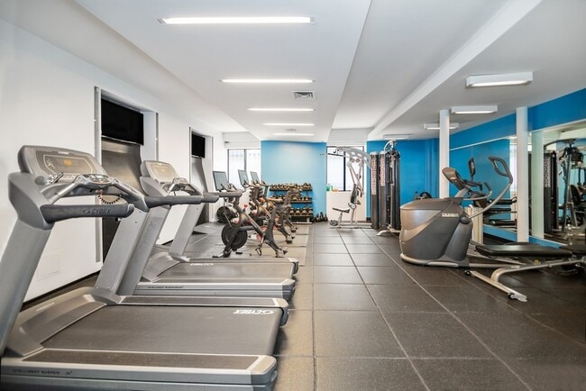 Interior Photo - Midwest Court