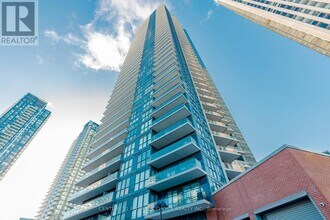 Building Photo - 10 Park Lawn Rd