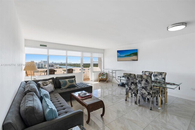Foto del edificio - 3111 N Ocean Dr