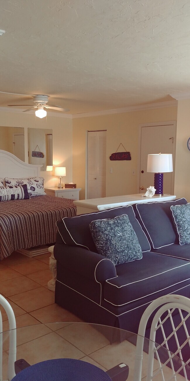 Foto del edificio - 5900 Bonita Beach Rd