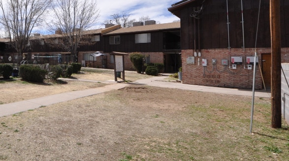 Primary Photo - La Questa Apartments