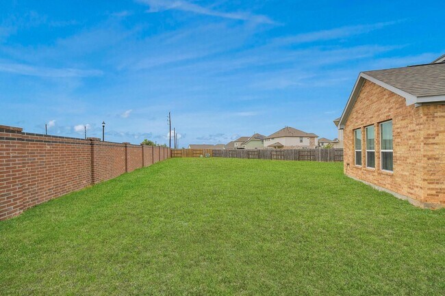 Building Photo - 208 Salange Ln