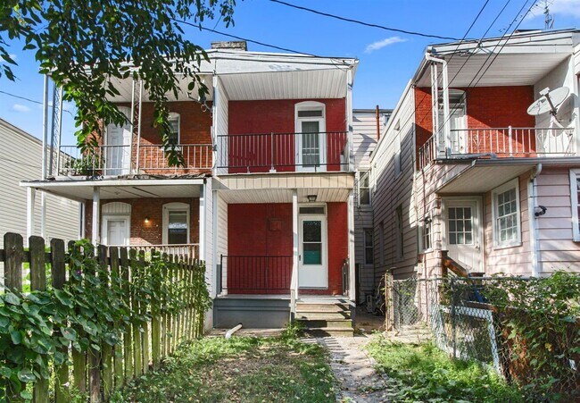 Building Photo - Charming 5 bedroom, 1.5 bath in York City.