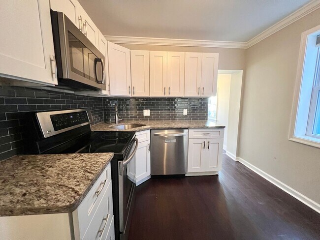 Building Photo - Updated Home In Convenient Location